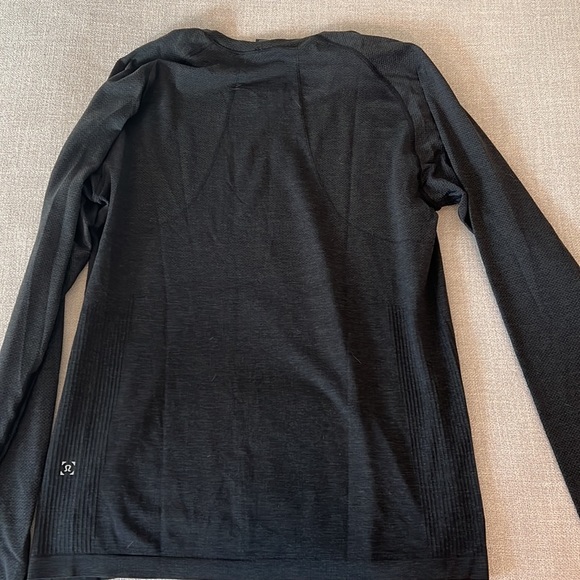 Men's lululemon long sleeve - Picture 3 of 4